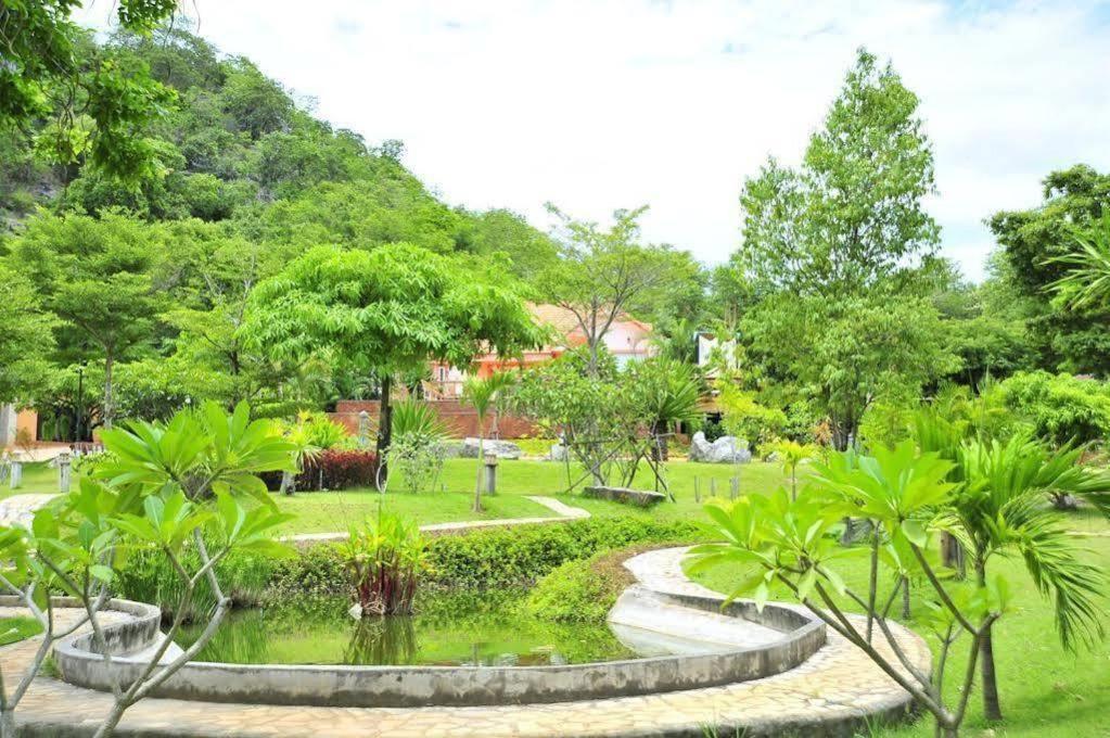 Dusit Talai Resort Mu Si Exterior photo