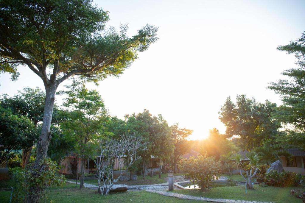 Dusit Talai Resort Mu Si Exterior photo