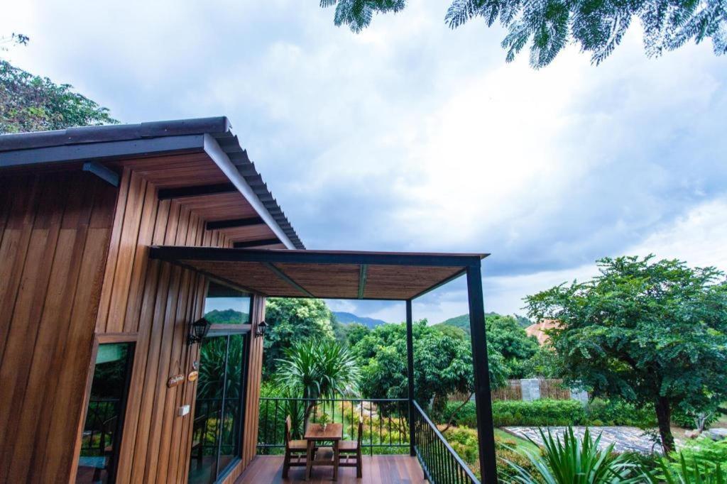 Dusit Talai Resort Mu Si Exterior photo